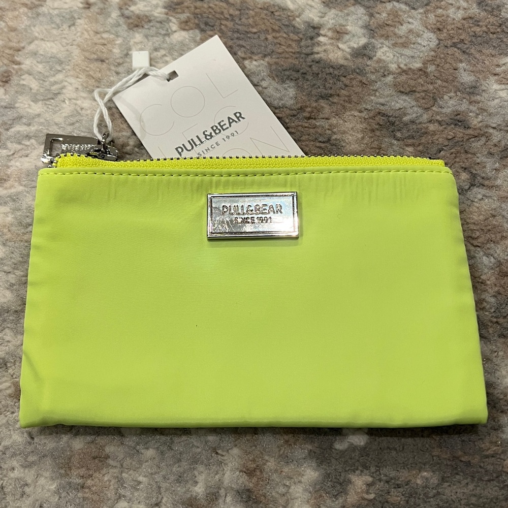 Pull & Bear Women's Zip Up Wallet